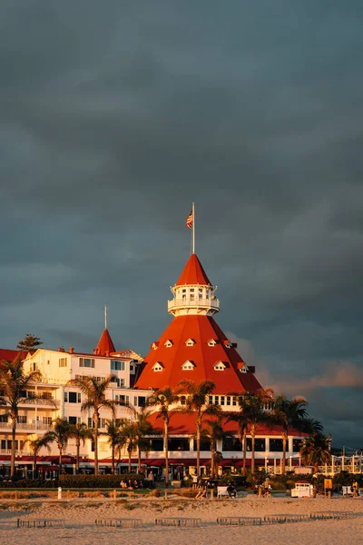 Hotel del Coronado i plaża w Coronado, w pobliżu San Diego, CA — Zdjęcie stockowe