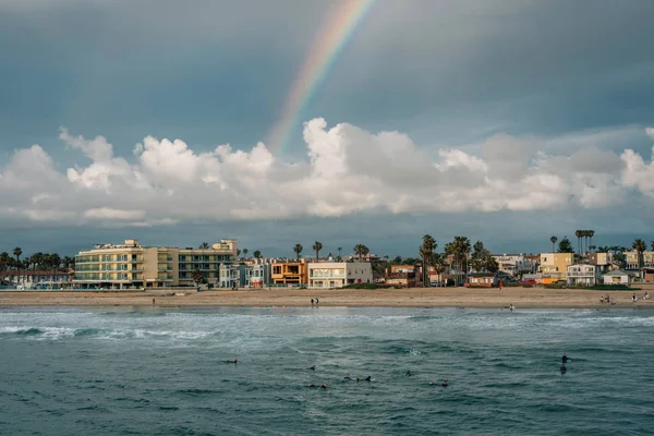 Arco iris sobre la playa en Imperial Beach, cerca de San Diego, Califo — Foto de Stock
