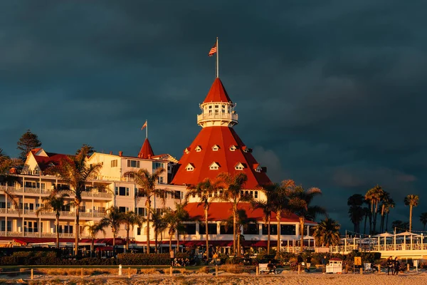 Het Hotel del Coronado en het strand in Coronado, San Diego, CAL — Stockfoto
