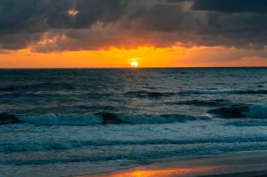 Del Mar, San Diego, Kaliforniya'da Pasifik Okyanusu üzerinde gün batımı