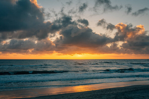 Sunset over the Pacific Ocean in Del Mar, San Diego, California