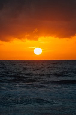 Del Mar, San Diego, Kaliforniya'da Pasifik Okyanusu üzerinde gün batımı