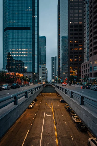 洛杉矶市中心大大道的夜景景观，C — 图库照片