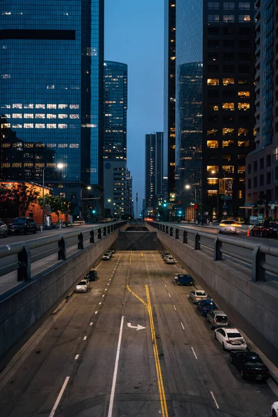 洛杉矶市中心大大道的夜景景观，C — 图库照片