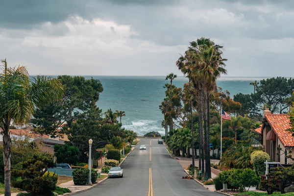 Ulice s výhledem do Tichého oceánu v oblačné den v poin — Stock fotografie