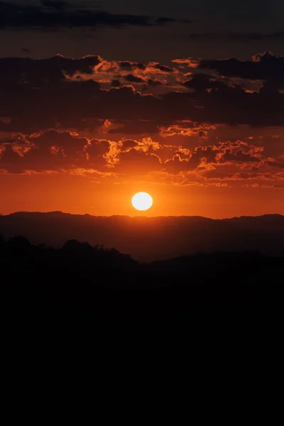 Živý pohled na západ slunce z Mulholland Drive v Los Angeles v Kalifornii — Stock fotografie