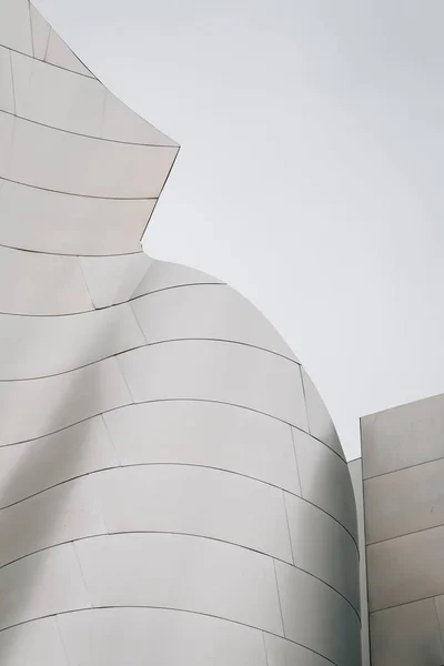 Detalhes arquitetônicos modernos do Walt Disney Concert Hall em — Fotografia de Stock