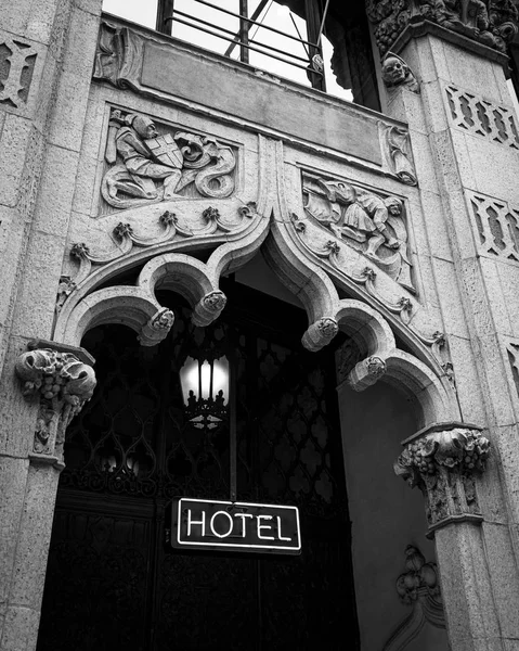 Hotellin kyltti Los Angelesin keskustassa, Kalifornia — kuvapankkivalokuva