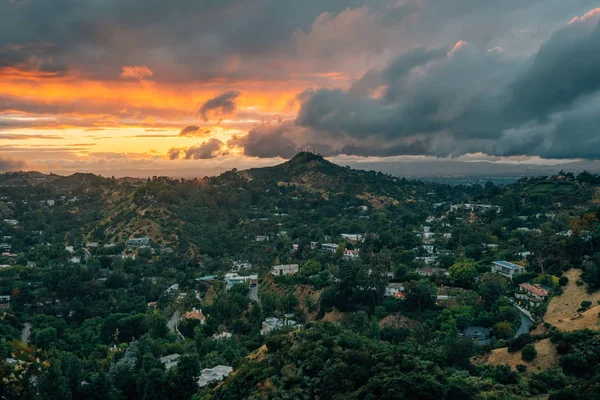Vista del atardecer desde Runyon Canyon Park en Hollywood Hills, Los — Foto de Stock