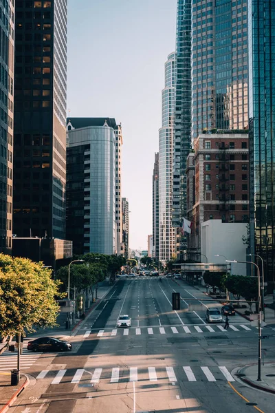 洛杉矶市中心街道和现代建筑的城市景观 — 图库照片