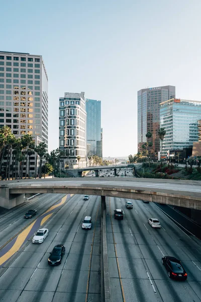 Los Angeles stadsbilden skyline utsikt över 110 motorväg, i CEN — Stockfoto