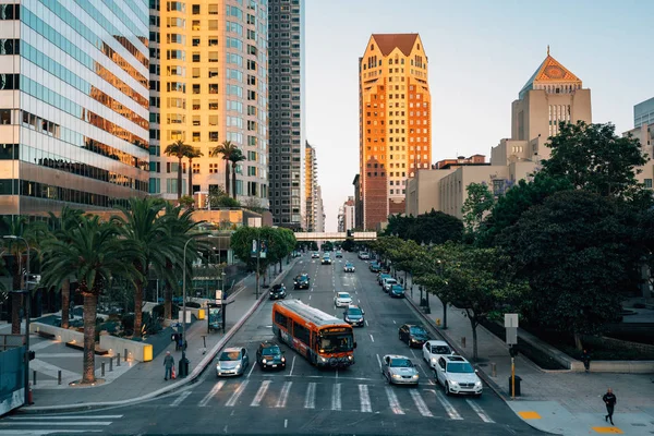 Cityscape widok 5th Street w centrum Los Angeles, Kalifornia — Zdjęcie stockowe