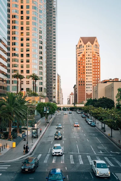 Vista del paisaje urbano de 5th Street en el centro de Los Ángeles, California —  Fotos de Stock