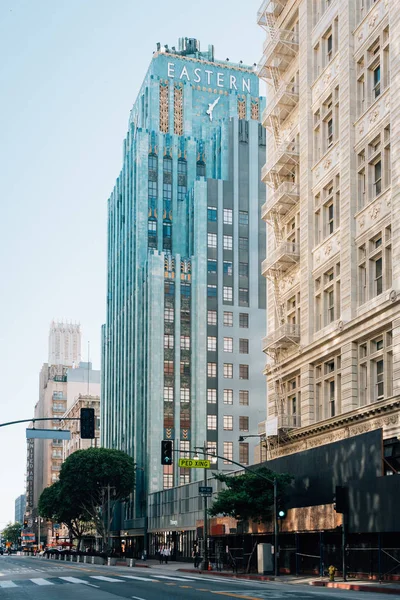 Architektur entlang der Breitstraße in der Innenstadt von Los Angeles, Kalifornien — Stockfoto