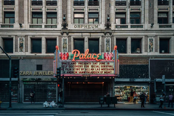 Los Angeles şehir merkezinde Broadway'deki Palace Theater, Californ — Stok fotoğraf