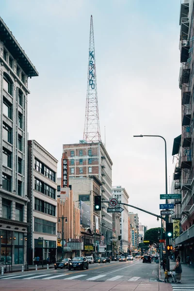 Budynki wzdłuż Broadway w centrum Los Angeles, Kalifornia — Zdjęcie stockowe