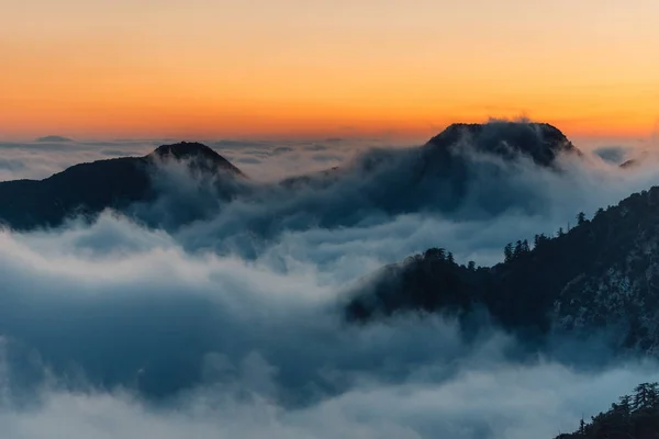 View of marine layer low clouds over Los Angeles at sunset, from — Stock Photo, Image