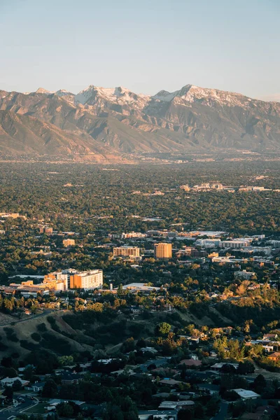 Utsikt över Wasatch bergen från Ensign Peak, i Salt Lake CIT — Stockfoto