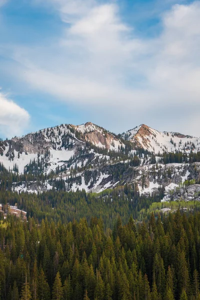 Veduta delle montagne innevate nel Wasatch Range del Rocky Mounta — Foto Stock