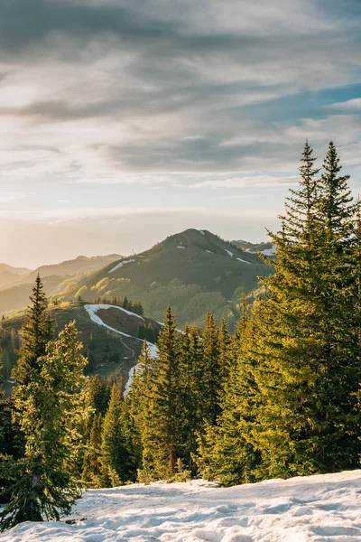 View of mountains in the Wasatch Range of the Rocky Mountains at — Stock Photo, Image