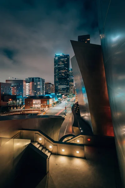 Pohled na město v centru Los Angeles v noci, California — Stock fotografie