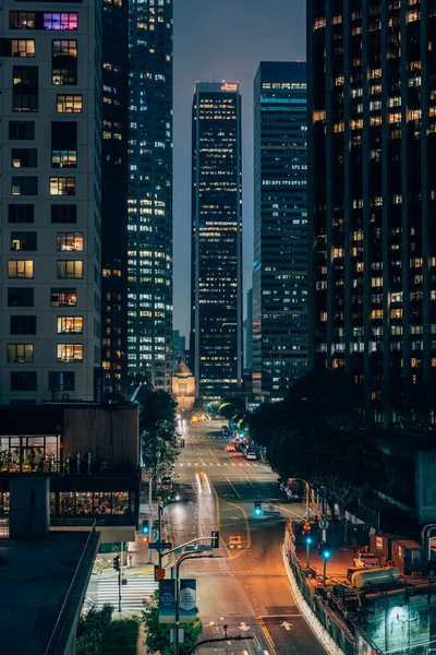 Vista noturna da paisagem urbana no centro de Los Angeles, Califórnia — Fotografia de Stock