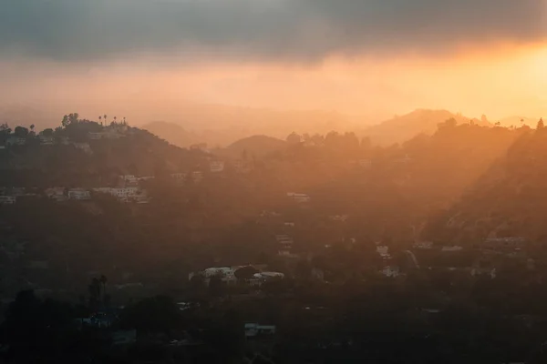 Solnedgång över Hollywood Hills vid Runyon Canyon Park, i Los an — Stockfoto