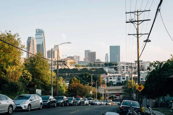 Calle y vista del horizonte del centro de Los Ángeles, California —  Fotos de Stock