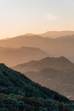 Los Padre'deki Camino Cielo'dan Santa Ynez Dağları'nın görünümü