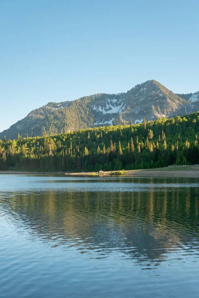 Silver Lake Flat Reservoir, en el circuito alpino Scenic Byway, en — Foto de Stock