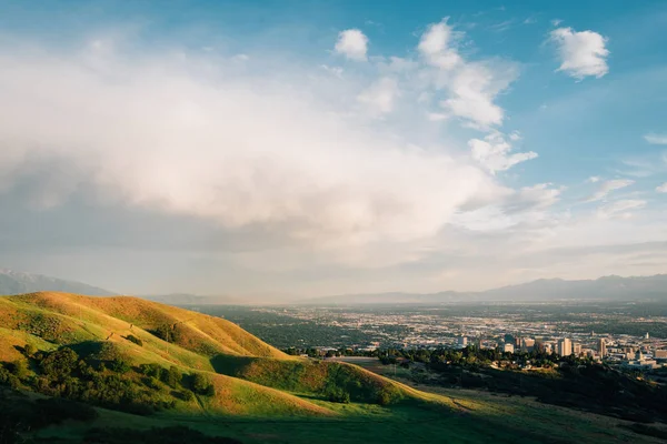 View of rolling hills from the Bonneville Shoreline Trail, in Sa — Stock Photo, Image