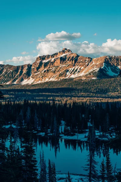 Veduta del lago Moosehorn, nella foresta nazionale di Uinta, utah — Foto Stock