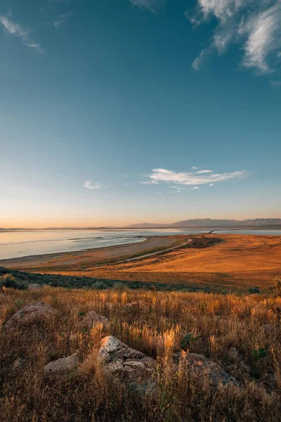 Veduta del Grande Lago Salato al tramonto, all'Antelope Island State — Foto Stock