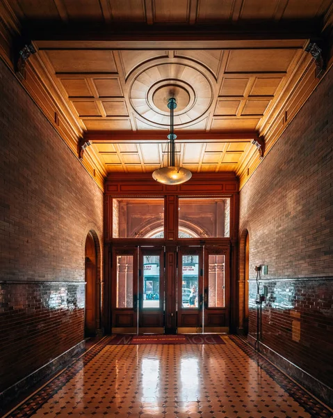 Entree corridor van het Bradbury Building in het centrum van Los Angel — Stockfoto