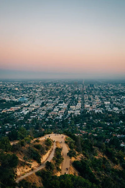 Vista del atardecer desde el Observatorio Griffith, en Los Ángeles, California — Foto de Stock