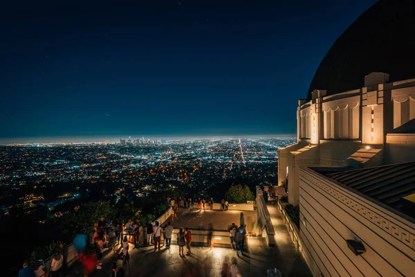 Observatorio Griffith por la noche, en Griffith Park, Los Ángeles, California — Foto de Stock