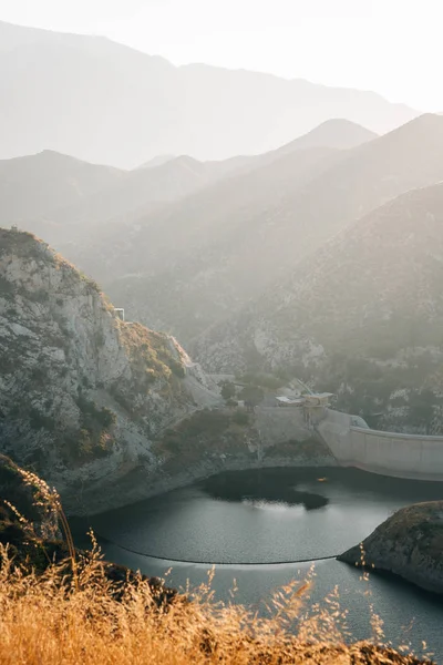 Vue de Big Tujunga Dam Overlook, dans la forêt nationale d'Angeles , — Photo