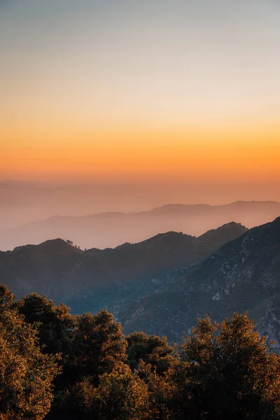 Utsikt från Mount Wilson vid solnedgången, i Angeles National Forest, ca — Stockfoto