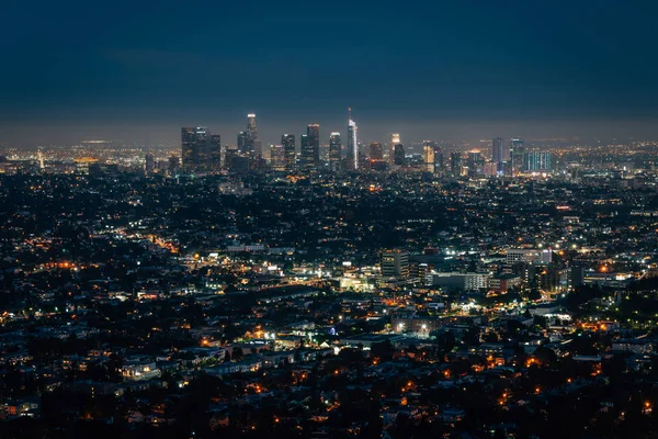 Uitzicht op de binnenstad Los Angeles Skyline, van Griffith St — Stockfoto