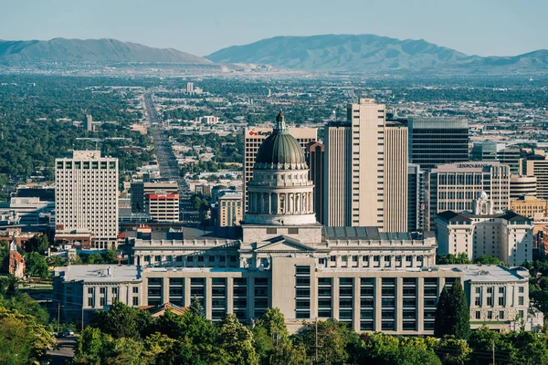 Вид на Капитолий штата Юта и центр Солт-Лейк-Сити, Юта — стоковое фото