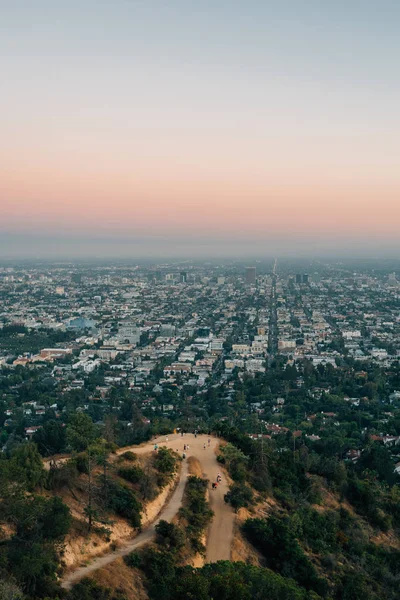 Вид на закат из обсерватории Гриффит, Лос-Анджелес, штат Калифорния — стоковое фото