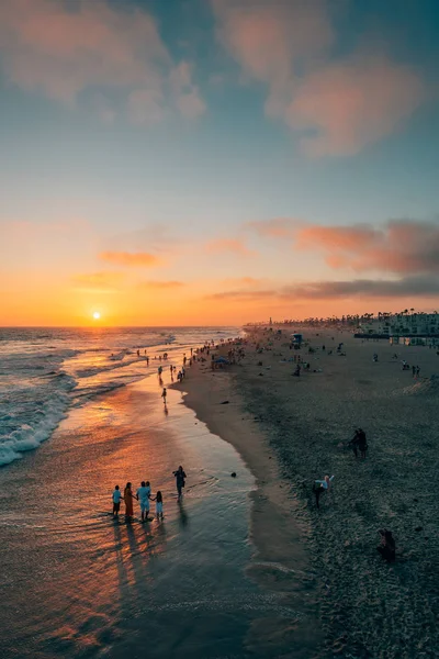 Tramonto sulla spiaggia dal molo di Huntington Beach, Orange — Foto Stock