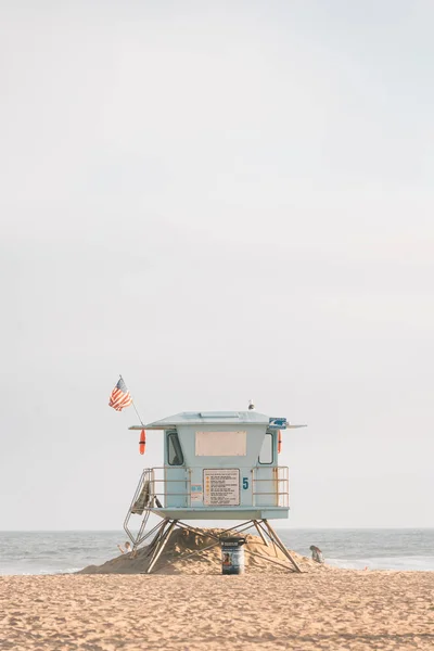 Záchranný stánek na Huntington Beach v Orange County v Kalifornii — Stock fotografie
