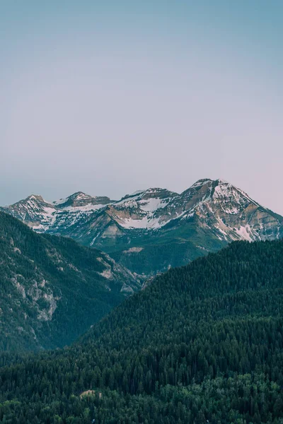 Berg i närheten av Alpine loop natursköna Byway i American Fork kan — Stockfoto