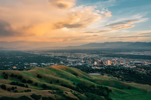 Sunset View från Bonneville Shoreline Trail, i Salt Lake CI — Stockfoto