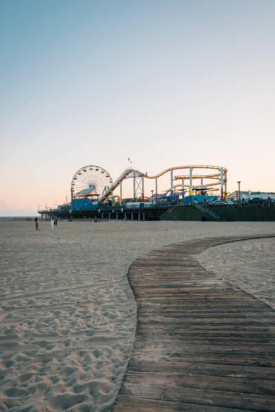 Caminho na praia e no Santa Monica Pier em Los Angeles, Cali — Fotografia de Stock