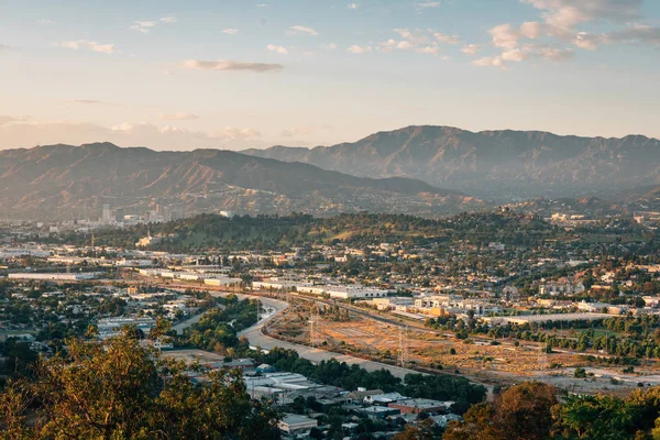 Vista del Noreste de Los Ángeles y las Montañas San Gabriel desde — Foto de Stock