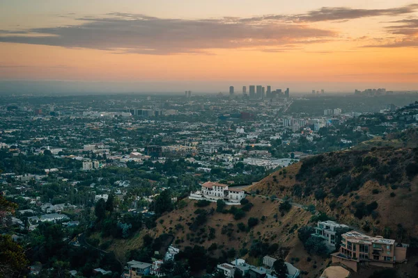 Uitzicht vanaf Runyon Canyon Park bij zonsondergang, in Hollywood, los Angele — Stockfoto