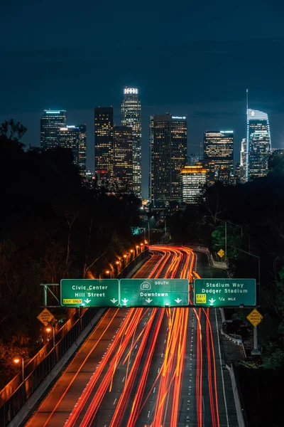 The downtown Los Angeles skyline and 110 Freeway at night, from — Stock Photo, Image