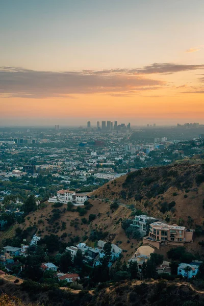 Utsikt från Runyon Canyon Park vid solnedgången, i Hollywood, Los Angele — Stockfoto